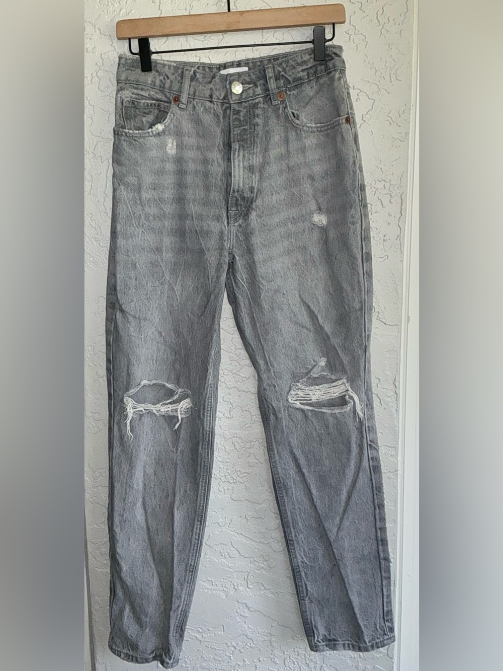 Zara Women's Grey Slim Straight Distressed Jeans